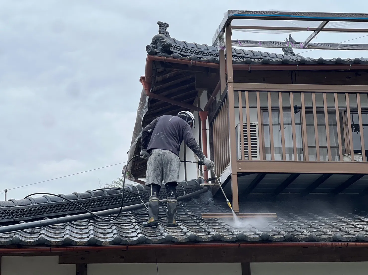 菊池市　屋根洗浄を行っております！！